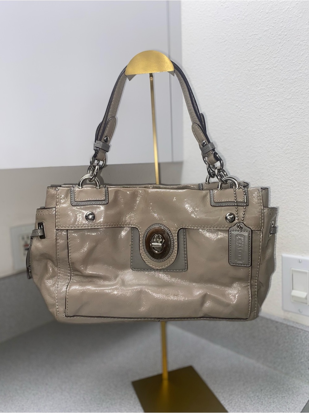Coach Peyton Patent Leather Carryall Bag Beige Gray B1273-19756M COA